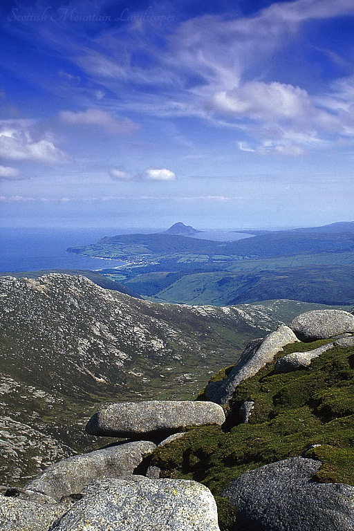 Looking south-east from the summit of Beinn Tarsuinn, down Coire a' Bhradain. Looking south-east from the summit of Beinn Tarsuinn, down Coire a' Bhradain.
